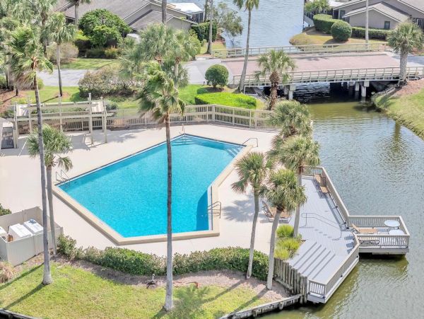 Vacation Rental Florida Golf and Beach Condo in Ponte Vedra With Communal Pool