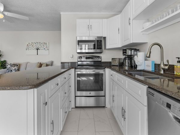 Luxurious Waterfront Duplex Rental on Estero Island - Perfect for Families