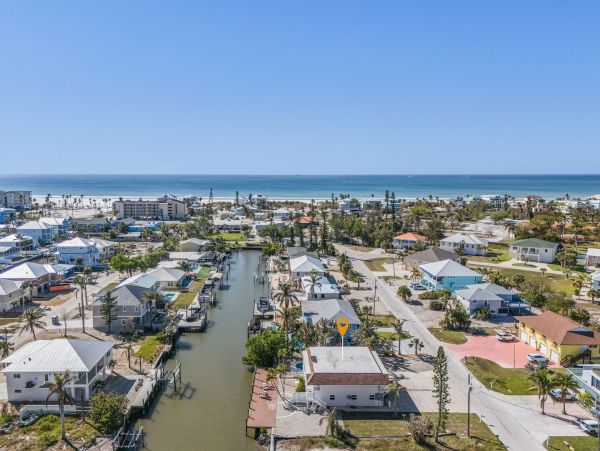 Luxurious Waterfront Duplex Rental on Estero Island - Perfect for Families