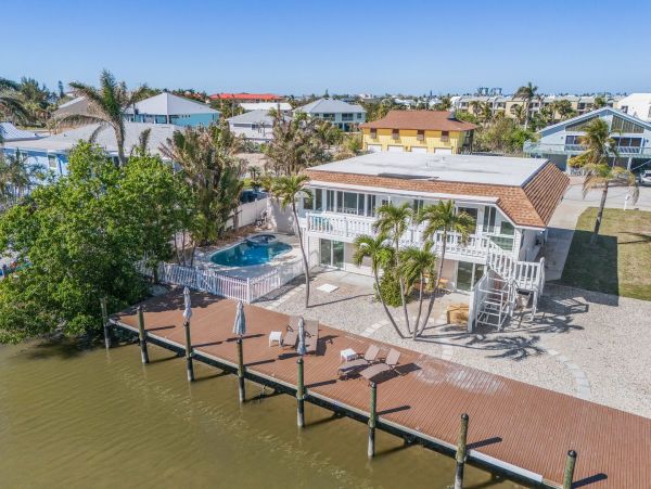 Luxurious Waterfront Duplex Rental on Estero Island - Perfect for Families