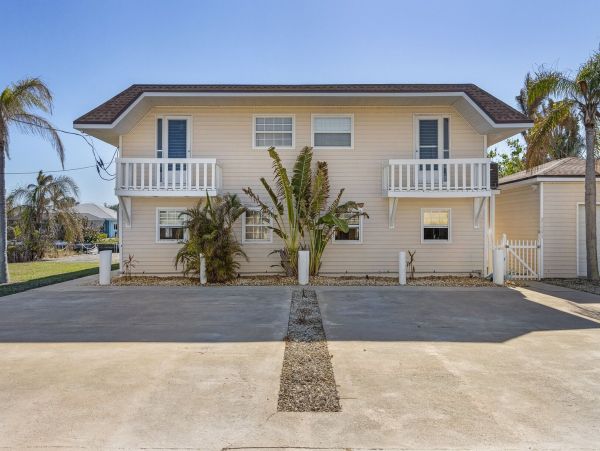 Luxurious Waterfront Duplex Rental on Estero Island - Perfect for Families