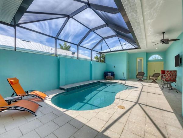 Exquisite Florida Courtyard Pool Home with Guest Quarters