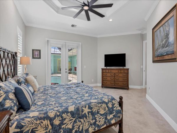 Exquisite Florida Courtyard Pool Home with Guest Quarters