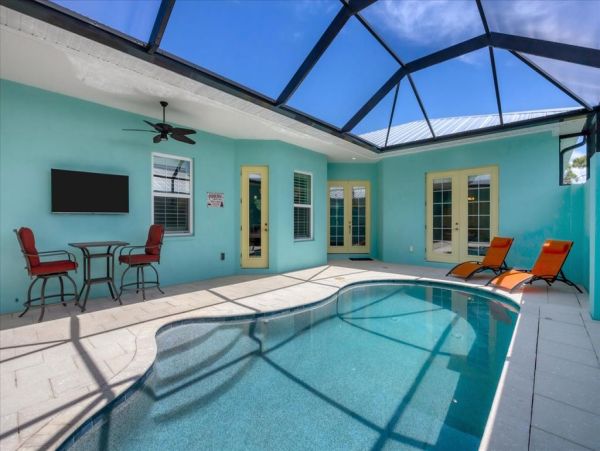 Exquisite Florida Courtyard Pool Home with Guest Quarters