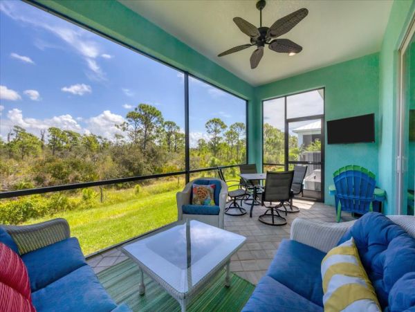 Exquisite Florida Courtyard Pool Home with Guest Quarters