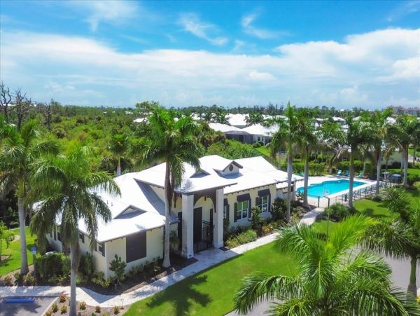 Exquisite Florida Courtyard Pool Home with Guest Quarters