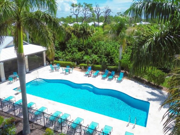 Exquisite Florida Courtyard Pool Home with Guest Quarters