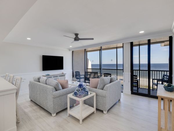 Luxury Beachfront Retreat in Sanibel - Two Bedroom Penthouse