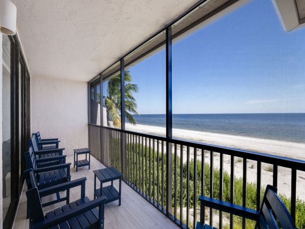 Luxury Beachfront Retreat in Sanibel - Two Bedroom Penthouse