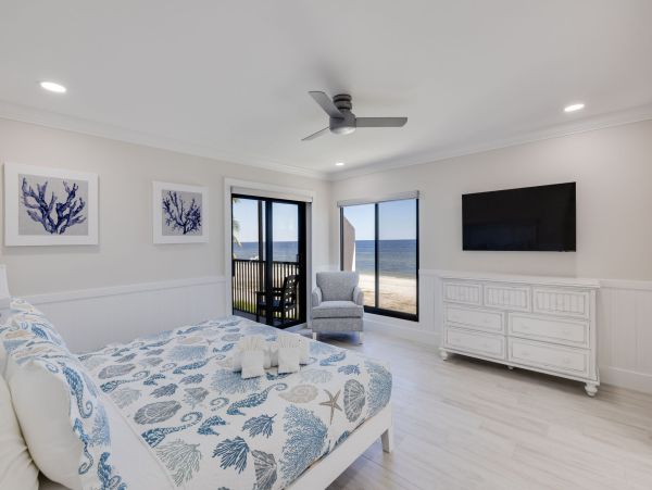 Luxury Beachfront Retreat in Sanibel - Two Bedroom Penthouse