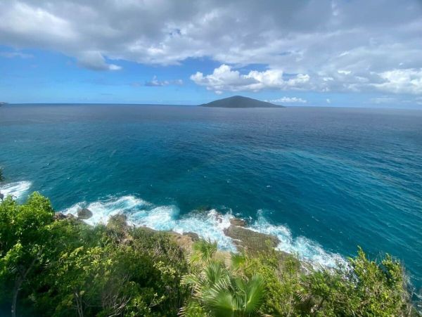 Luxurious Cliffside Villa in St. Thomas - Unforgettable Ocean Views