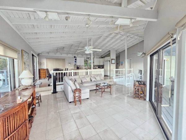 Luxurious Cliffside Villa in St. Thomas - Unforgettable Ocean Views