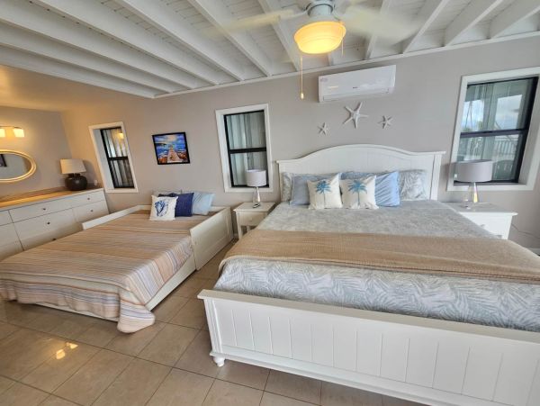 Luxurious Cliffside Villa in St. Thomas - Unforgettable Ocean Views