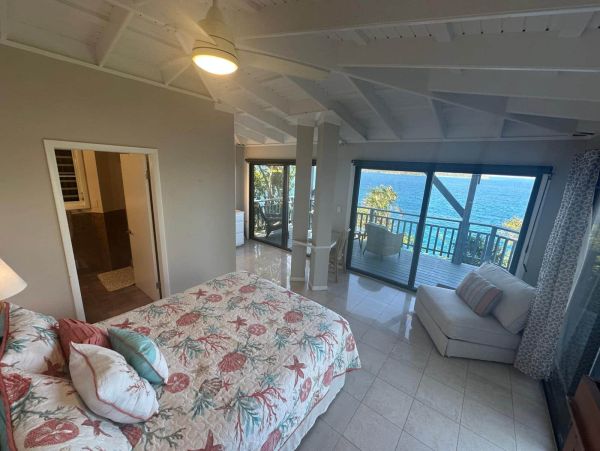 Luxurious Cliffside Villa in St. Thomas - Unforgettable Ocean Views