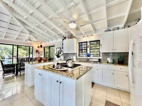 Luxurious Cliffside Villa in St. Thomas - Unforgettable Ocean Views