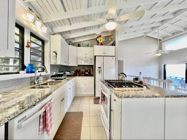 Luxurious Cliffside Villa in St. Thomas - Unforgettable Ocean Views