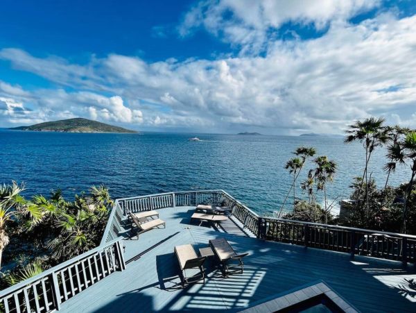 Luxurious Cliffside Villa in St. Thomas - Unforgettable Ocean Views