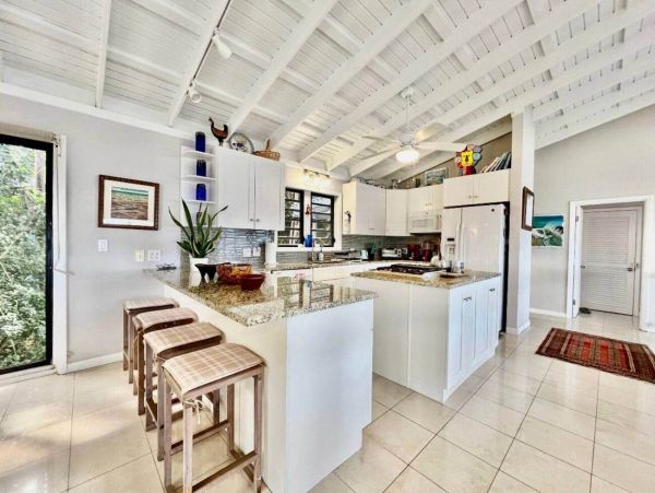 Luxurious Cliffside Villa in St. Thomas - Unforgettable Ocean Views