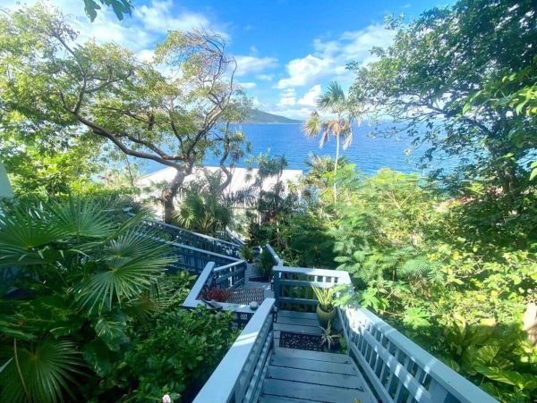 Luxurious Cliffside Villa in St. Thomas - Unforgettable Ocean Views