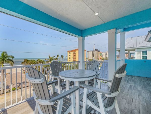 Luxurious Canal-Front Home with Pool - Your Tropical Paradise Awaits