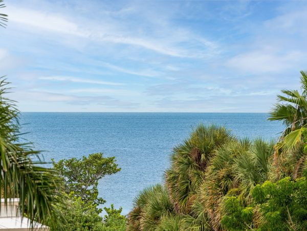 Luxurious Canal-Front Home with Pool - Your Tropical Paradise Awaits