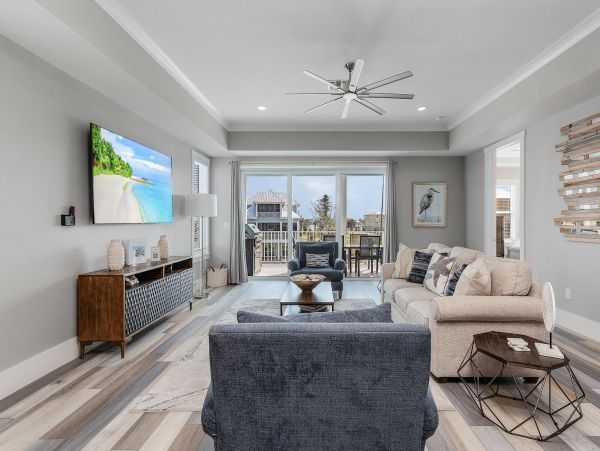 Luxurious Canal-Front Home with Pool - Your Tropical Paradise Awaits