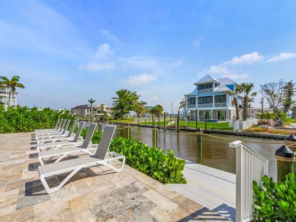 Luxurious Canal-Front Home with Pool - Your Tropical Paradise Awaits