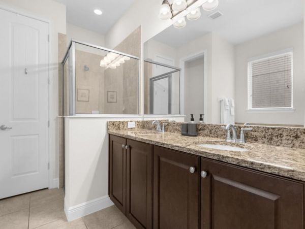 Luxurious 10-Bedroom Villa in Orlando – Perfect for Family Getaways