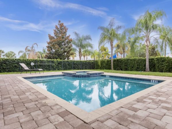 Luxurious 10-Bedroom Villa in Orlando – Perfect for Family Getaways