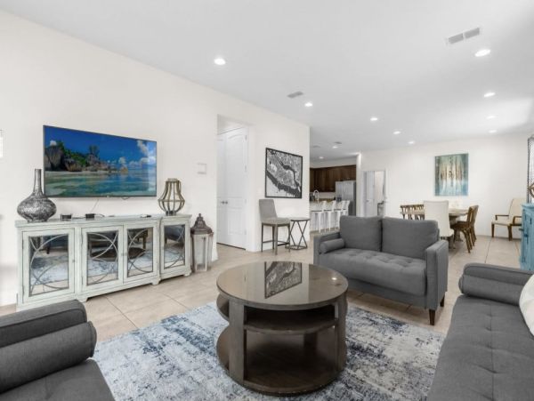 Luxurious 10-Bedroom Villa in Orlando – Perfect for Family Getaways