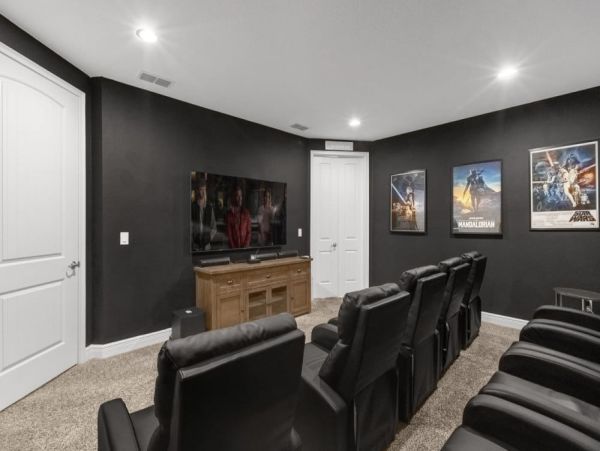 Luxurious 10-Bedroom Villa in Orlando – Perfect for Family Getaways
