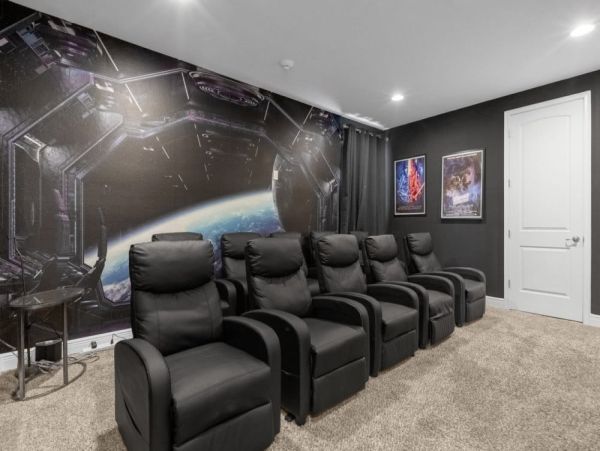 Luxurious 10-Bedroom Villa in Orlando – Perfect for Family Getaways