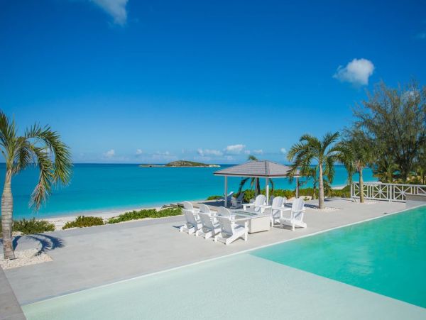 Luxury Beachfront Villa Five Bedroom on Exuma's on Beach