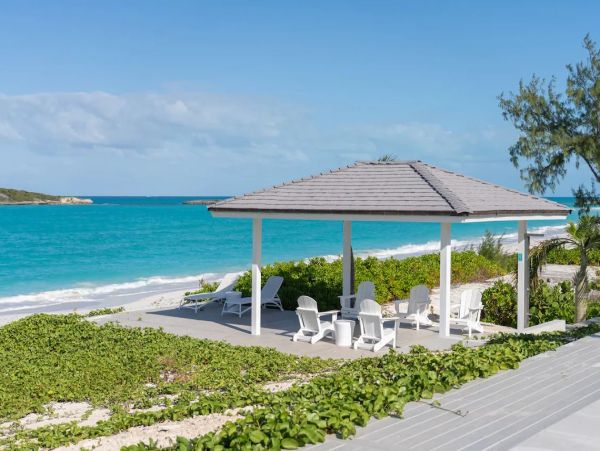 Luxury Beachfront Villa Five Bedroom on Exuma's on Beach