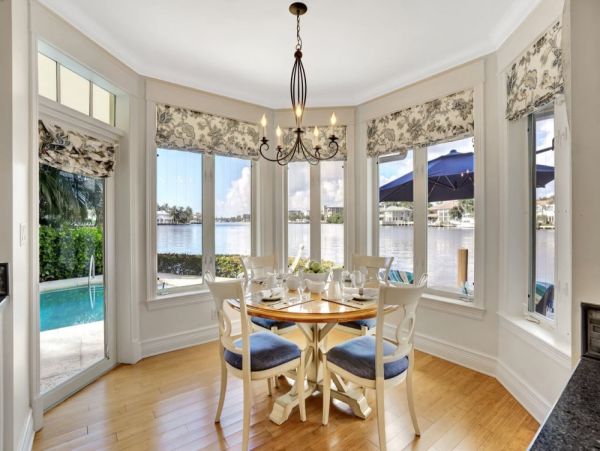 Your Perfect Getaway - Luxurious Waterfront Villa Three Bedroom with Private Pool