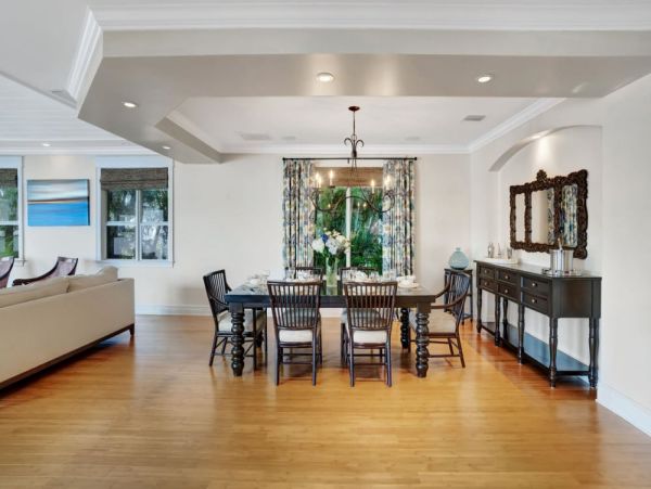 Your Perfect Getaway - Luxurious Waterfront Villa Three Bedroom with Private Pool