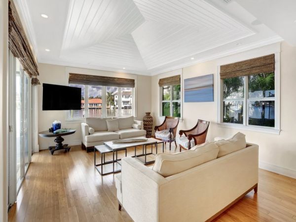 Your Perfect Getaway - Luxurious Waterfront Villa Three Bedroom with Private Pool