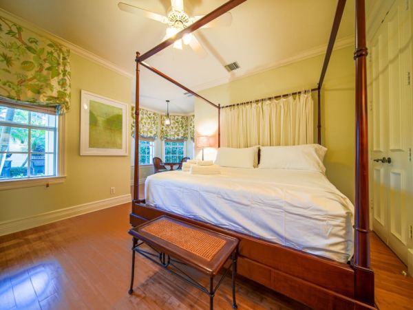 Your Perfect Getaway - Luxurious Waterfront Villa Three Bedroom with Private Pool