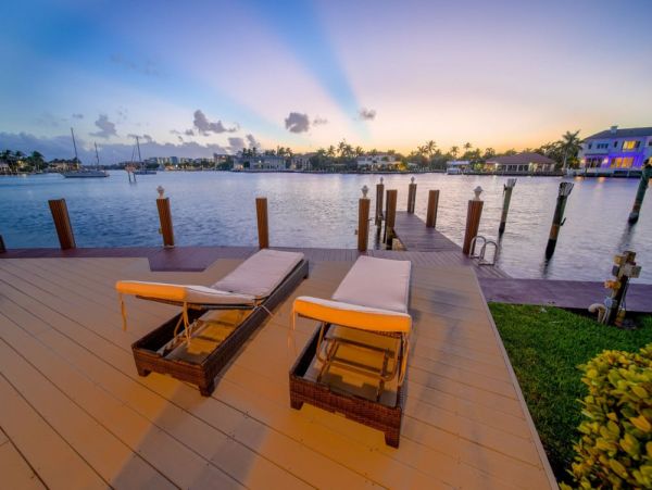 Your Perfect Getaway - Luxurious Waterfront Villa Three Bedroom with Private Pool