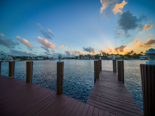 Your Perfect Getaway - Luxurious Waterfront Villa Three Bedroom with Private Pool