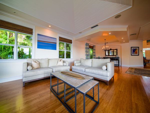 Your Perfect Getaway - Luxurious Waterfront Villa Three Bedroom with Private Pool