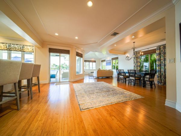 Your Perfect Getaway - Luxurious Waterfront Villa Three Bedroom with Private Pool