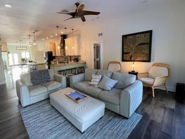 Luxurious 5-Bedroom Resort-Style Retreat in St. Petersburg Near Gulf Coast Beaches