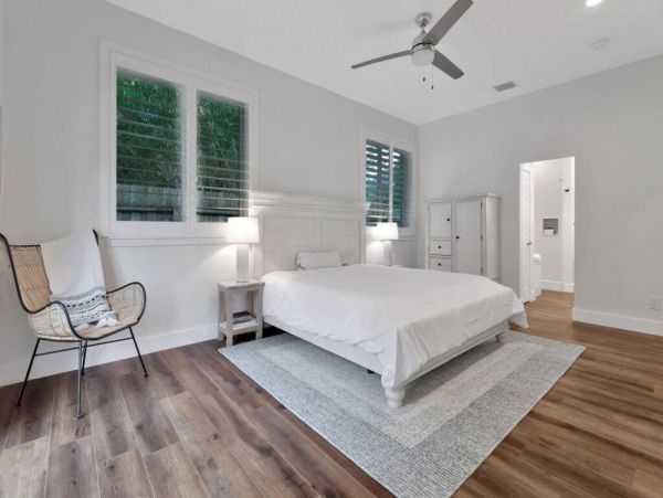 Luxurious 5-Bedroom Resort-Style Retreat in St. Petersburg Near Gulf Coast Beaches
