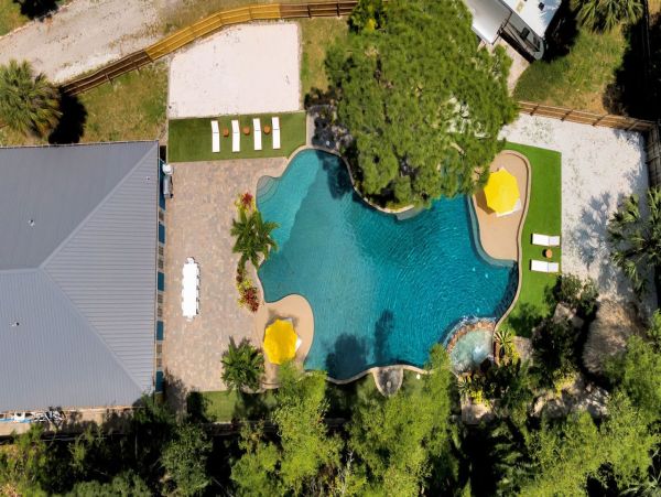 Luxurious 5-Bedroom Resort-Style Retreat in St. Petersburg Near Gulf Coast Beaches