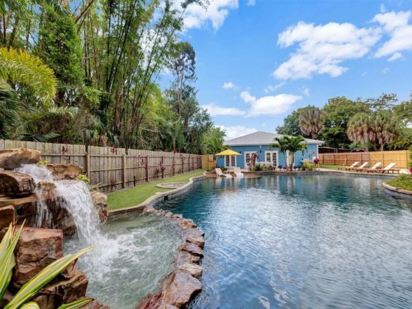 Luxurious 5-Bedroom Resort-Style Retreat in St. Petersburg Near Gulf Coast Beaches