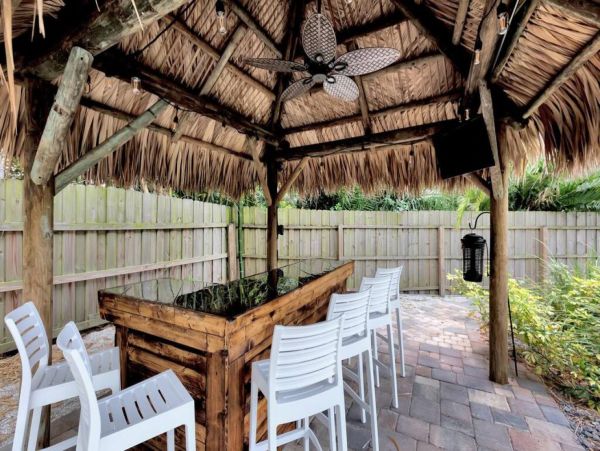 Luxurious 5-Bedroom Resort-Style Retreat in St. Petersburg Near Gulf Coast Beaches