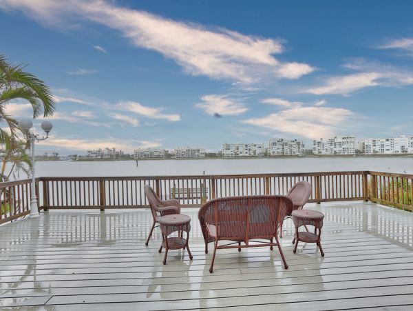 Your Ideal Family Getaway in St. Petersburg 2 Bedroom Home Bay View