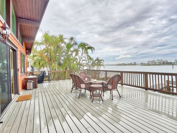 Your Ideal Family Getaway in St. Petersburg 2 Bedroom Home Bay View