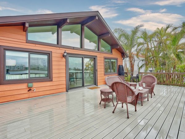 Your Ideal Family Getaway in St. Petersburg 2 Bedroom Home Bay View
